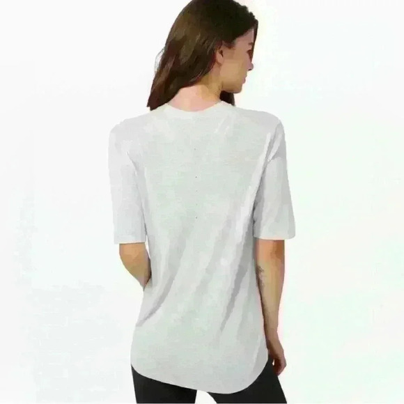 Lululemon Easy Days Short Sleeve Heathered
Core Ultra Light Grey size 8. - Picture 6 of 7
